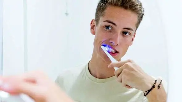 تمیزی و سفیدی دندان ها با پیشرفته ترین مسواک برقی+عکس