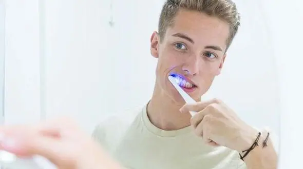 تمیزی و سفیدی دندان ها با پیشرفته ترین مسواک برقی+عکس