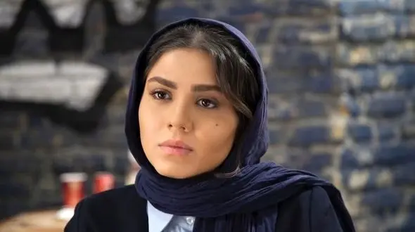 فیلم / نگاهی به چیدمان شاهانه و مجلل خانه مجردی  آزاده زارعی سیندرلای«آوای باران» / از مبلمان و مدرن و پرده‌های اعیانی تا بالکنی که تا حالا مثلشو ندیدی ...