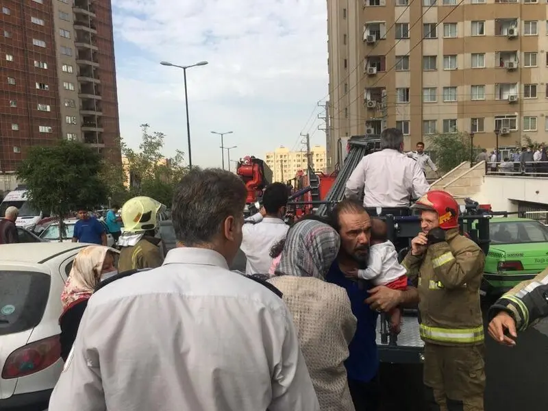 آتش سوزی در یک مجتمع مسکونی واقع در بزرگراه شهید بابایی