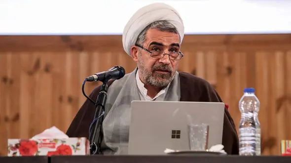 از مراجع تقلید، علما و نخبگان علاقه مند به سرنوشت ایران، در باره حجاب مشورت بگیرید/ عوارض آن دامن همه را خواهد گرفت