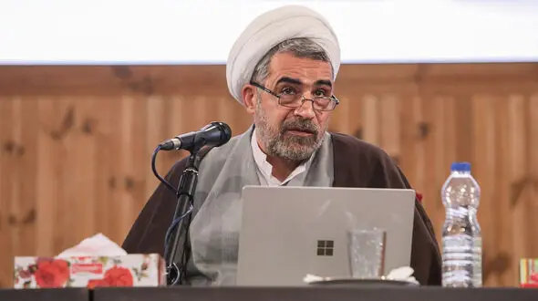 از مراجع تقلید، علما و نخبگان علاقه مند به سرنوشت ایران، در باره حجاب مشورت بگیرید/ عوارض آن دامن همه را خواهد گرفت
