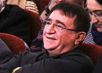 فیلم/ طلایی‌ترین درس و مهم‌ترین نصیحت دکتر انوشه برای هر سن و سالی که هیچ روانشناسی بهت نمیگه: «اگه ضریب هوشی انیشتین رو هم داشته باشی موقع عصابنیت تو با یه آدم خنگی چون...»