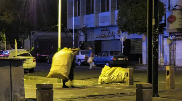 دستور وزارت کار در مورد ممنوعیت بکارگیری اتباع غیرمجاز ؛پیمانکاران شهرداری اما به تخلف ادامه می دهند!