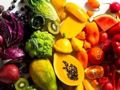 اهمیت مصرف سبزیجات و میوه‌ ها در سلامتی روزانه