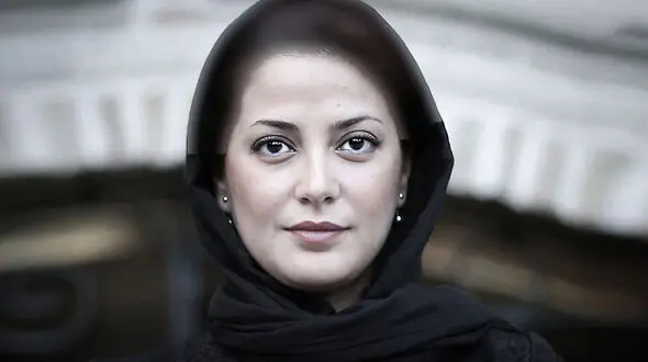 عکس آبروبر شلوار پاره پوره طناز طباطبایی / تغییر چهره عجیب اما جذاب استایل خانم بازیگر!