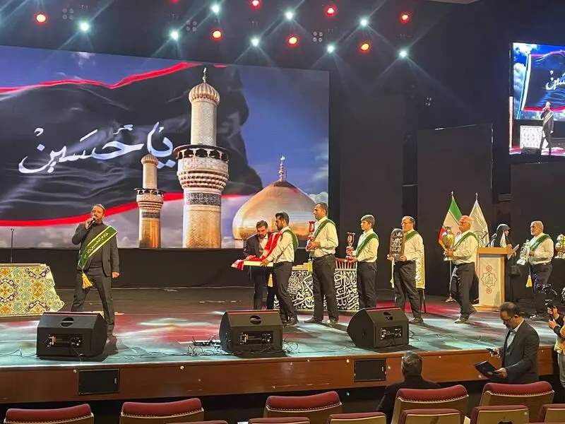 خادمان در همایش نشان ارادت