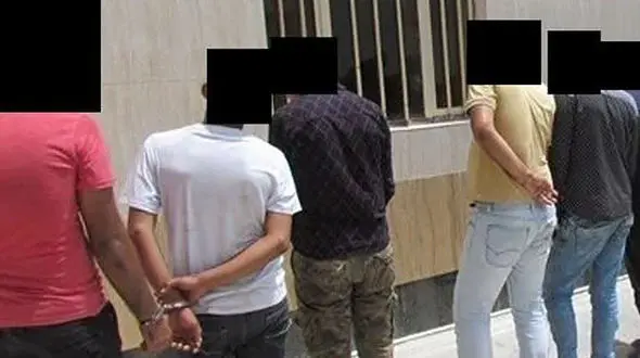 بازداشت 5 مرد با 37 میلیارد ارز قاچاق در تهران