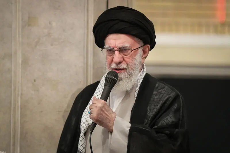 رهبر انقلاب حضرت آیت الله خامنه ای در مراسم بزرگداشت شهدای جنگ تحمیلی اخیر 7-5-1404