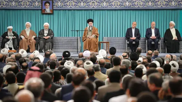 اتحاد دنیای اسلام تنها راه ایستادگی در مقابل باج طلبی قدرت های بزرگ است