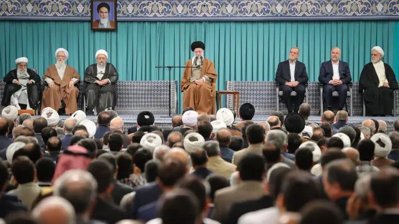 رهبر معظم انقلاب اسلامی در دیدار مسئولان نظام، سفرای کشورهای اسلامی و جمعی از قشرهای مختلف مردم