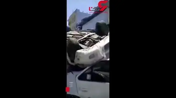 پشتک زدن پراید بر روی دو خودرو در یاسوج + فیلم