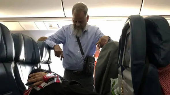 اقدام عجیب  وفداکارانه مرد مسن برای راحتی همسرش+عکس