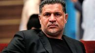 چیدمان شیک خانه پدری علی دایی/ لوستر، کاغذ دیواری طرح دار، آیفون تصویری و عکس بزرگ شهریار ایران و دخترش روی دیوار