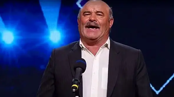 فیلم آواز باشکوه میوه فروش اردبیلی همه را مبهوت کرد /  موذن زاده دوم  را ببینید