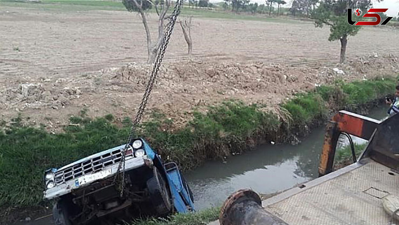  سقوط نیسان‌وانت به همراه راننده داخل کانال آب
