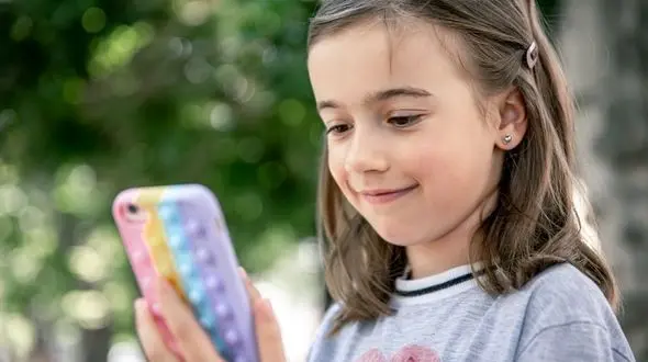 چگونه زمان استفاده فرزندم از وسائل الکترونیک را کاهش بدهم؟