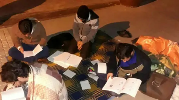 کارتن خوابی دانشجویان شیرازی در هوای سرد زمستان+ تصاویر