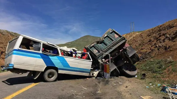 5 کشته و زخمی در تصادف هولناک 2 تریلی در جاده بیلوار