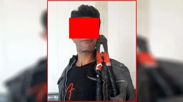 دستگیری عموبرقی آبادان در زمان سرقت کابل‌های فشارقوی +عکس