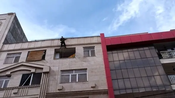 پیچ و رولپلاک نما چگونه از ریزش سنگ جلوگیری می‌کند؟