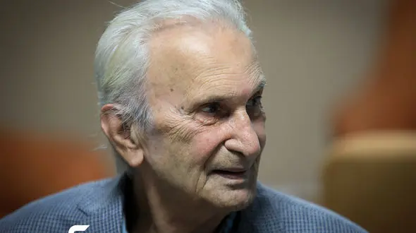 کباب کبوترانی که نصیب ولگردان در حاشیه فرودگاه قلعه مرغی تهران شد 