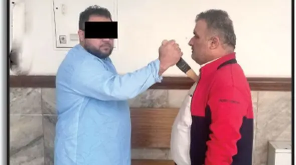 قتل پسر 18 ساله با ضربه چاقو پدر دخترکوچولو / قاتل پس از رضایت گرفتن از اولیای دم تسلیم پلیس شد + عکس 