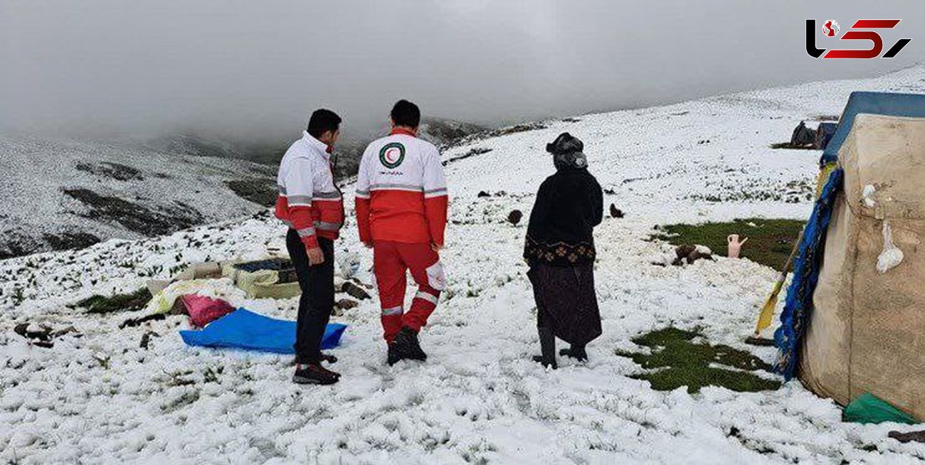 بارش برف ۵۶ روز پس از زمستان/ امداد به عشایر گرفتار در برف و کولاک سراب