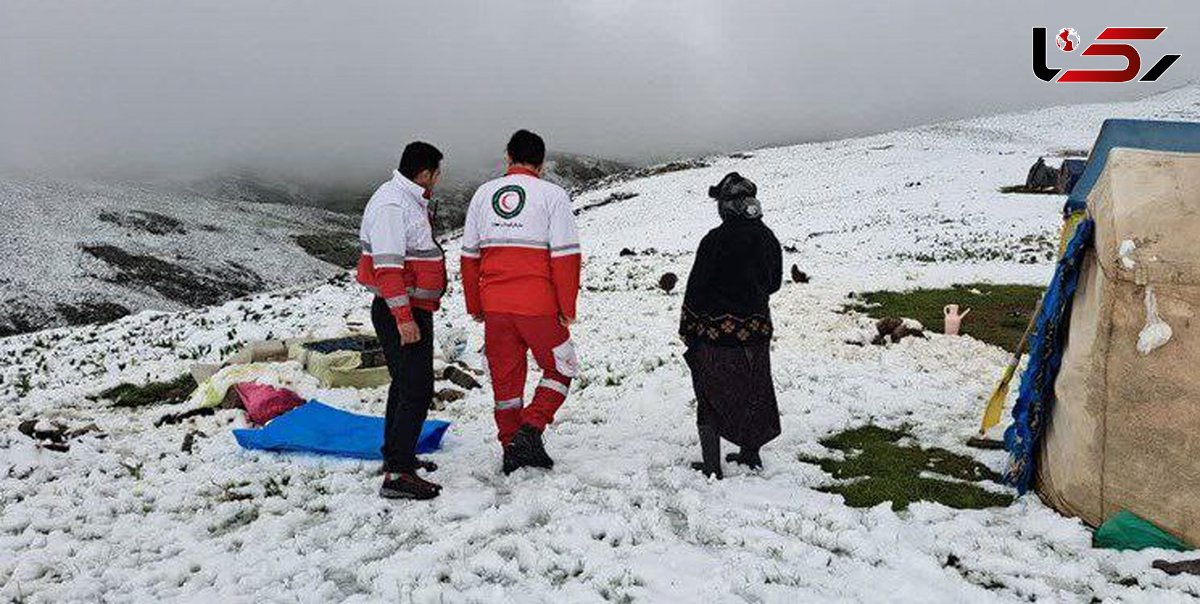 بارش برف ۵۶ روز پس از زمستان/ امداد به عشایر گرفتار در برف و کولاک سراب