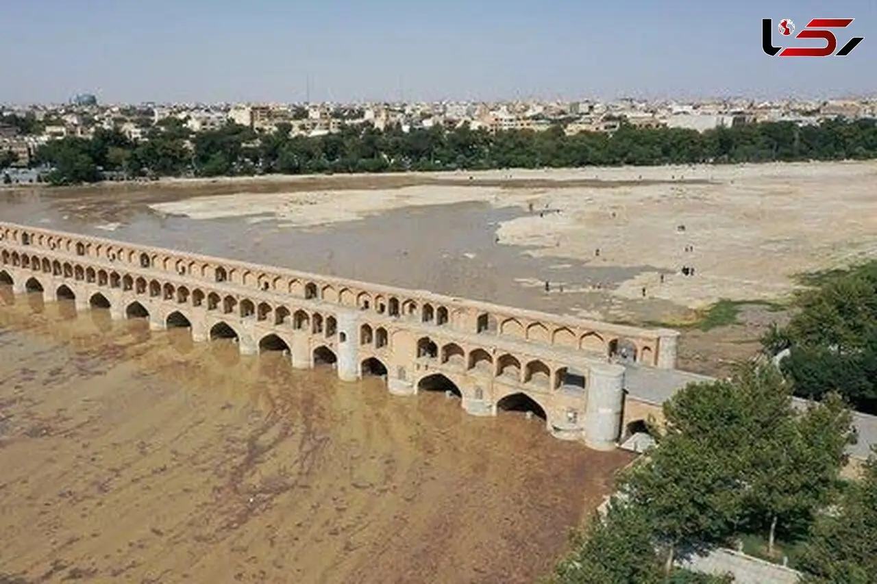 رئیس جمهور آینده مطالبه‌گر آب، خاک و هوای اصفهان باشد