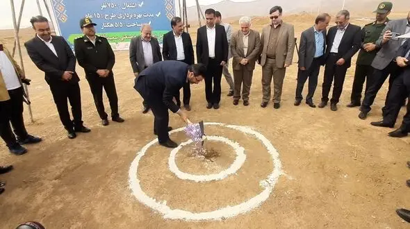 کلنگ کارخانه تولید سرم و دارو در گلپایگان به زمین خورد/ سرمایه گذاری 3هزار میلیارد تومانی بخش خصوصی + فیلم