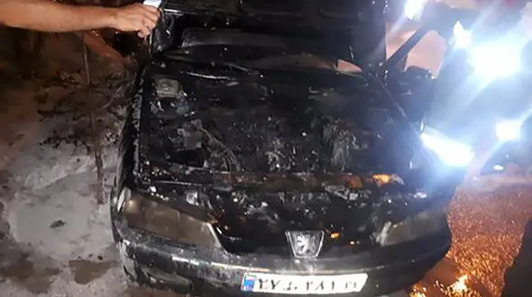 حریق خودروی پژو پارس در خیابان امام خمینی(ره) + عکس