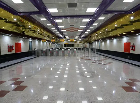 گربه‌ای چند روز است در سقف مترو تهران گرفتار مانده؛ عملیات نجات به نتیجه نرسیده است!