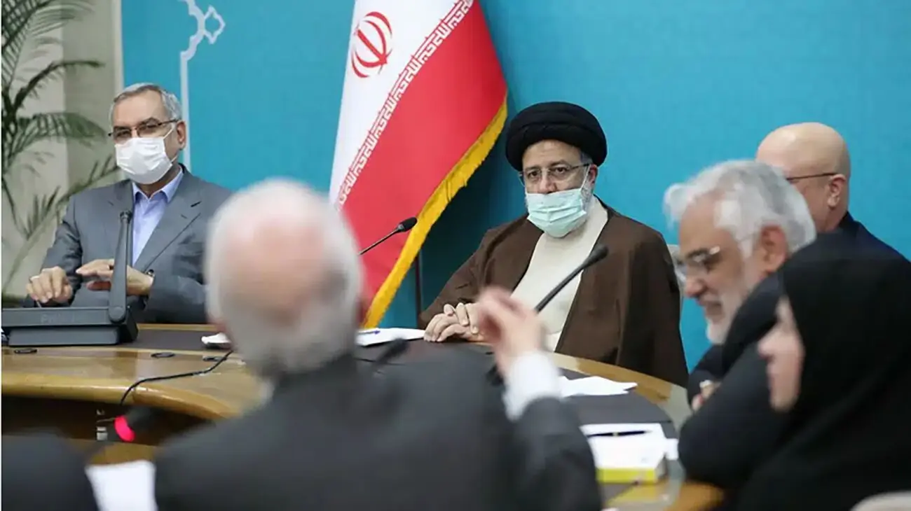 فیلم سوتی عجیب در حضور رئیسی ! / آبروداری کنید !