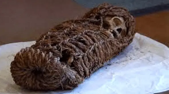 عکس / جسد کودک 2000 ساله که مومیایی شده بود ! 