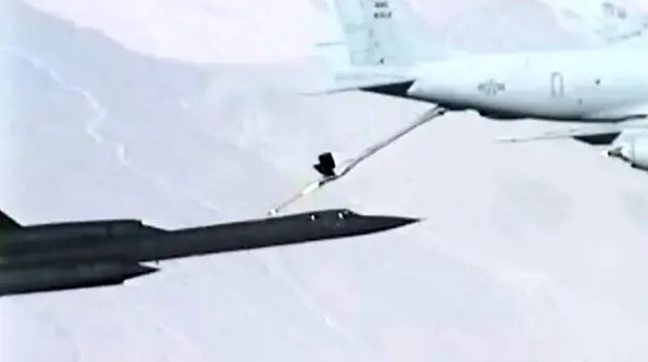 اسرار پرواز هواپیمای جاسوسی «پرنده سیاه»: چالش‌های سوخت‌گیری و پرواز در محدودیت!