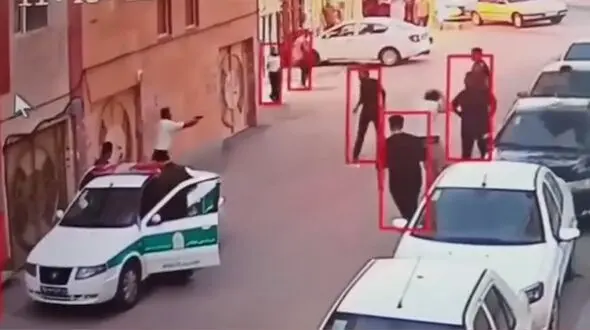 فیلم  جسارت قمه کش های اردبیلی جلوی پلیس / اگر شلیک های بموقع نبود مردی کشته می شد / حاوی صحنه های دلخراش