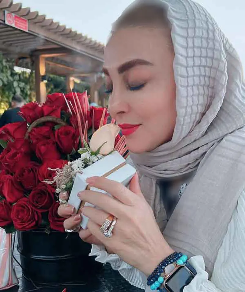تغییر پوشش و ظاهر مجری معروف زن با رفتن از تلویریون 