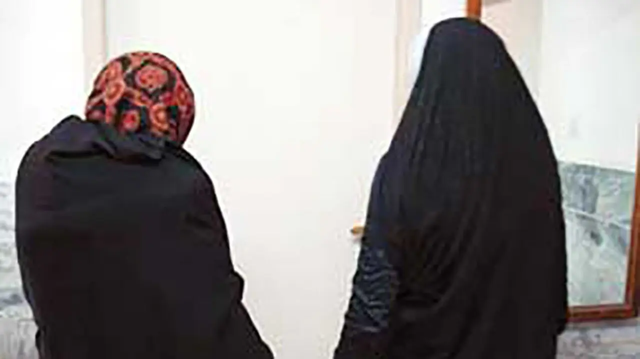 اقدام پنهانی زن با تاجر رباخوار / در برابر چشمان شوهرم دستگیر شدم