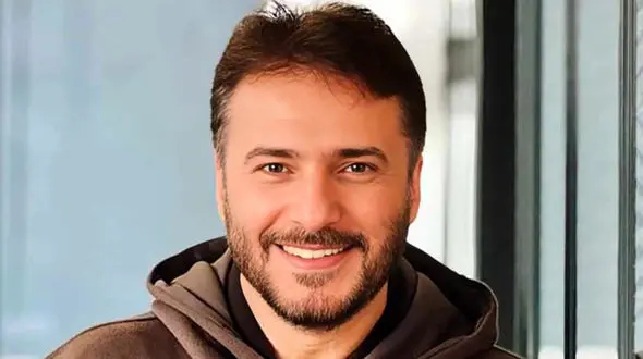 فیلم جشن تولد سید جواد هاشمی در کنار نوه بامزه اش ! / بازیگر همیشه شهید بچه کجای تهرانه !