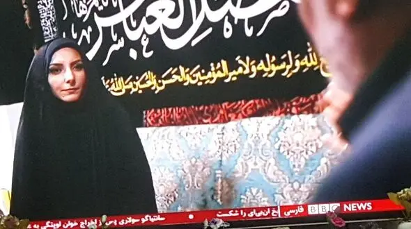 پوشش عجیب خبرنگار بی‌بی‌سی در راهپیمایی اربعین+عکس