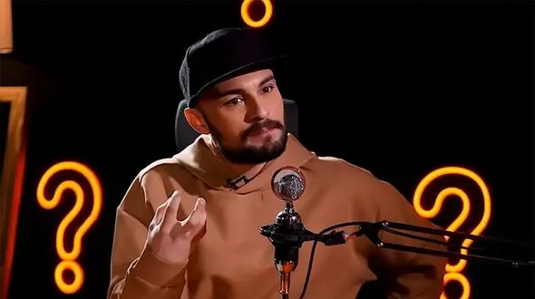 فیلم مرتضی امینی‌تبار بازیگر افغان: پدر و مادرم میگن من و داداشم فدای ایرانی ها اگر شهید هم بشیم با سر بالا میگه بچه هامو فدا کردم! ما نون و نمک ایران رو خوردیم...