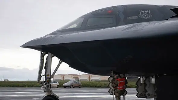 آمریکا برای جنگ با ایران بمب افکن B-2  کافی ندارد