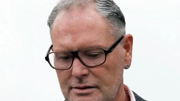 دست درازی ستاره فوتبال به یک زن در قطار+عکس