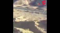 فیلم آتش زدن 2 کامیون حامل خودروهای سایپا و ایران خودرو/ ضجه زدن دردناک راننده کامیون