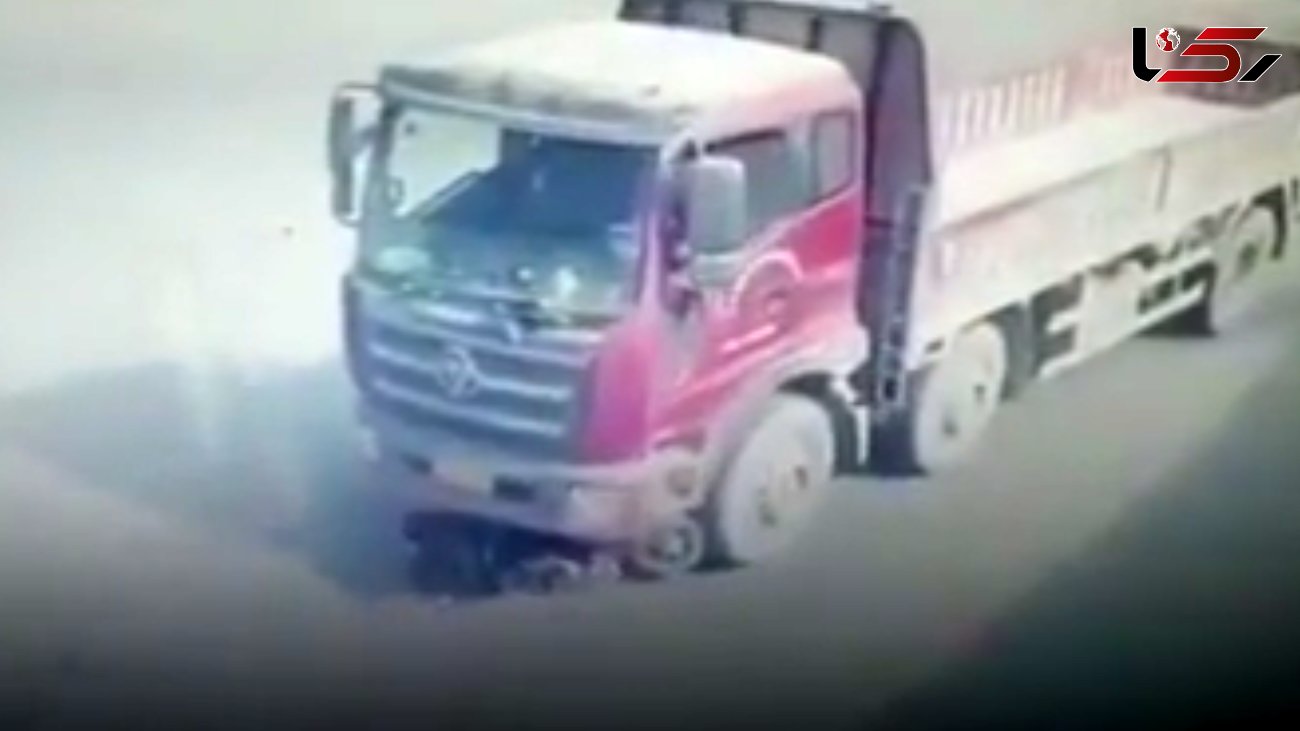 راننده کامیون 10 متر زن جوان را روی زمین کشید + فیلم