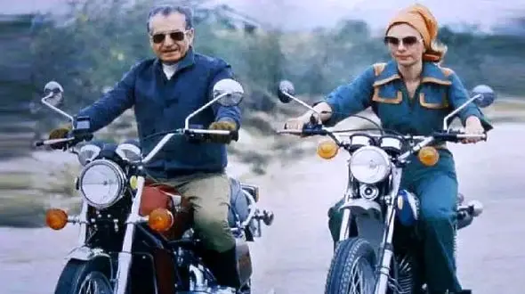 سفر به ایام قدیم سال 1340؛ سفر لوکس به پاریس محمدرضا پهلوی و فرح دیبا در کنار سیمکا!