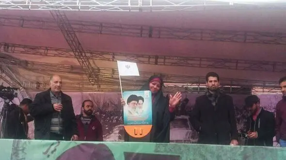 خبرنگار بازداشتی در آمریکا امروز در راهپیمایی 22 بهمن تهران