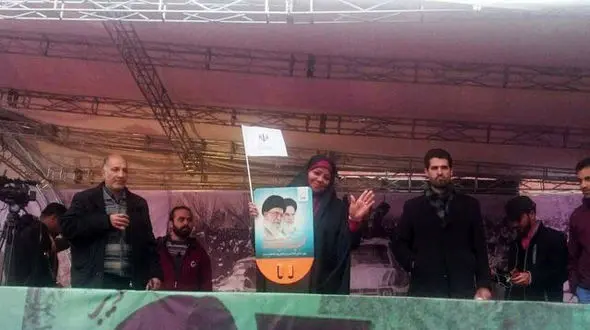 خبرنگار بازداشتی در آمریکا امروز در راهپیمایی 22 بهمن تهران