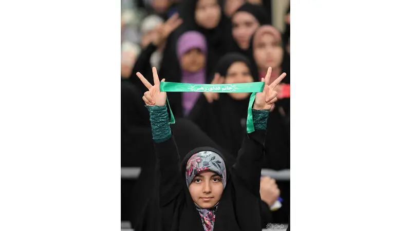  دیدار دانش‌آموزان و دانشجویان با رهبر انقلاب در حسینیه امام‌خمینی(ره) - به مناسبت 13 آبان 